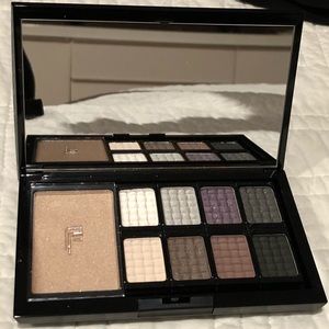 Makeup eyeshadow with highlighter doucce